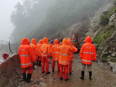 怒江公路局退役軍人職工茶榮光的多彩人生 --從“軍綠”到“橘紅”