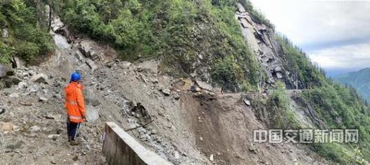 云南怒江貢山連續暴雨致公路多處塌方 怒江公路局積極搶險保通