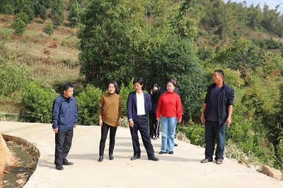 云南省公路局赴臨滄看望慰問駐村工作隊(duì)員