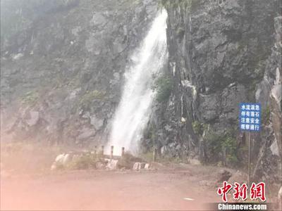 云南進(jìn)入獨(dú)龍江鄉(xiāng)公路遭遇"瀑布掛前川" 交通暫中斷_國內(nèi)國際_新聞_成都全搜索