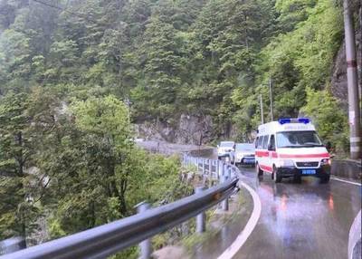 中斷10多天公路通了，滯留獨(dú)龍江鄉(xiāng)366名游客安全出山