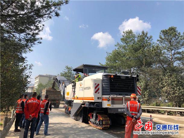 云南臨滄公路局再添養護“利器”，機械化養護施工水平持續提升